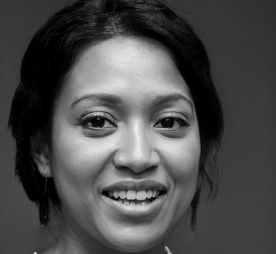 Fotografin Linnea Eklund bei der Arbeit mit mobiler Ausrüstung